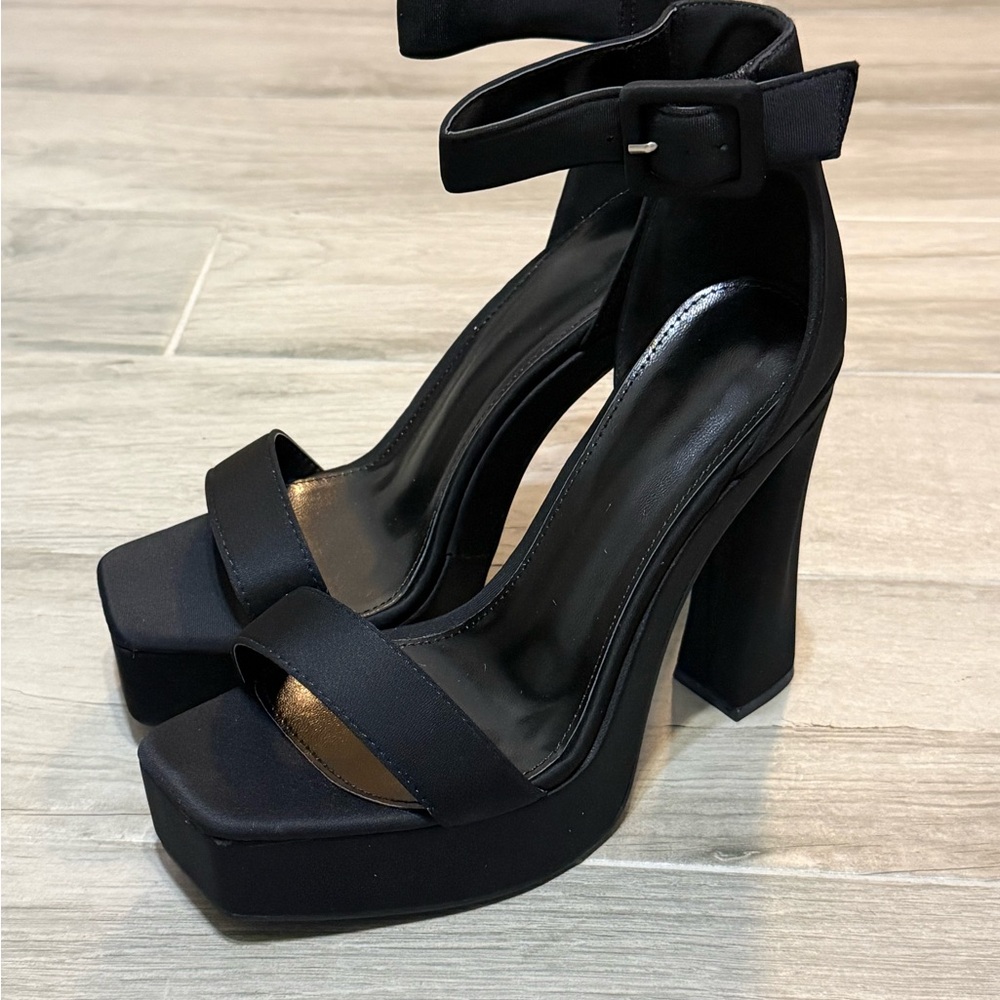 Taytoe Black Ankle Strap Heeled Sandals Size 9
